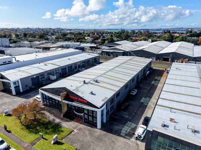 1097sqm premium industrial facility - St Johns