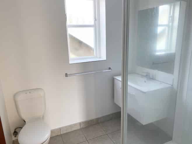 83 Whites Line East, Waiwhetu