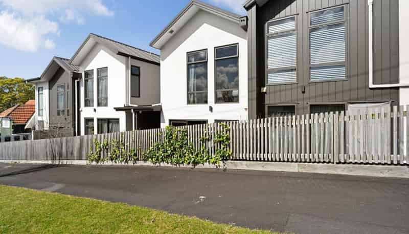 2/25 Thackeray Street, Hamilton Lake