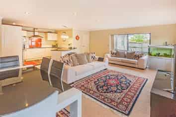 10 Speyside Crescent, Flat Bush