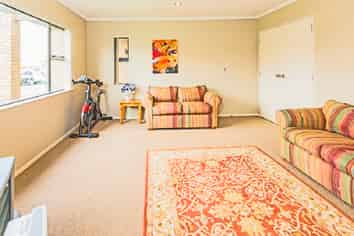 10 Speyside Crescent, Flat Bush