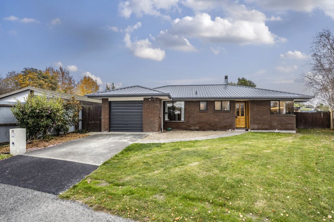 * UNDER OFFER * Their Loss, Your Gain, Be Quick Though.......... - Więcej