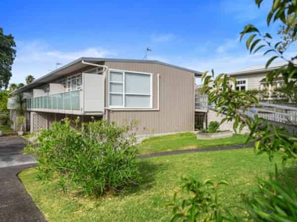 4/77 Old Lake Road, Devonport