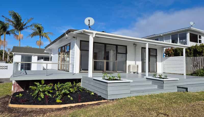 6 Beach Road, Manly