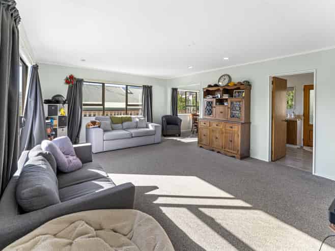 2/8 Cherry Avenue, Enner Glynn
