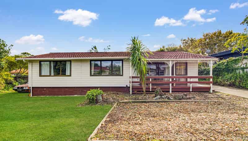 27 Ray Small Drive, Papakura