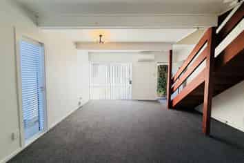 10 Waiwera Crescent, Maupuia