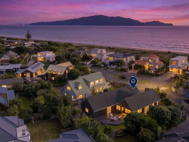 14 Olliver Grove, Waikanae Beach