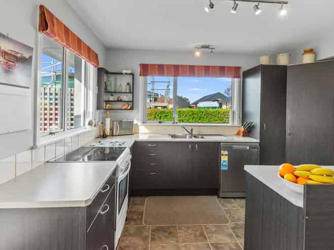 79 Weston Road, Weston