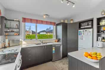 79 Weston Road, Weston