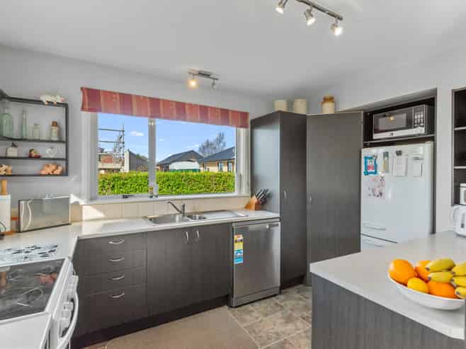 79 Weston Road, Weston