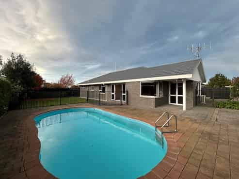 17 Whiting Crescent, Greenmeadows