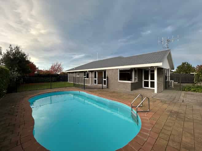 17 Whiting Crescent, Greenmeadows