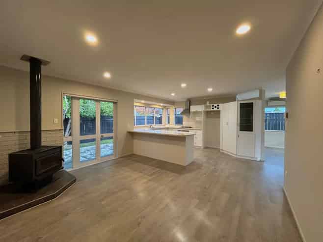 17 Whiting Crescent, Greenmeadows