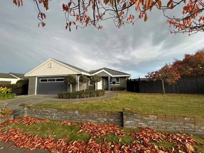 17 Whiting Crescent, Greenmeadows