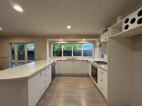 17 Whiting Crescent, Greenmeadows