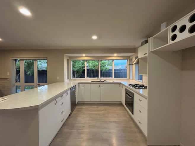 17 Whiting Crescent, Greenmeadows