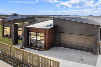 111 McLarin Road, Glenbrook