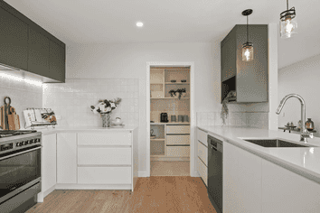 111 McLarin Road, Glenbrook