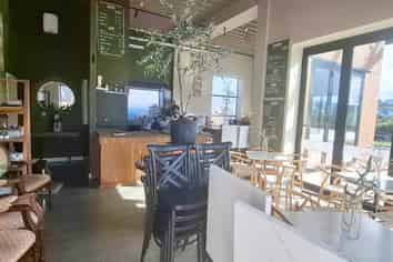 WORKING CAFÉ IN GREAT LOCATION
