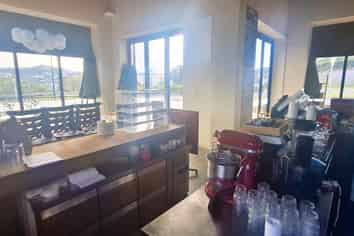 WORKING CAFÉ IN GREAT LOCATION
