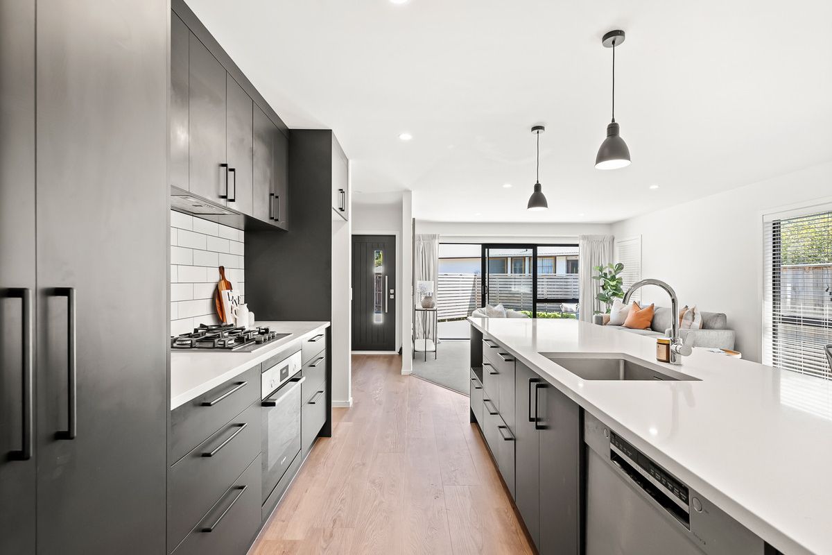 VENDOR WANTS HIS MODERN GEM SOLD - Fler