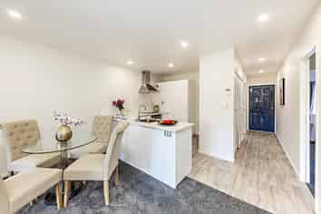 4/202 Massey Road, Mangere East