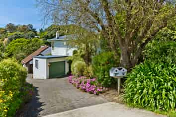 8A Gray Cresent, Torbay