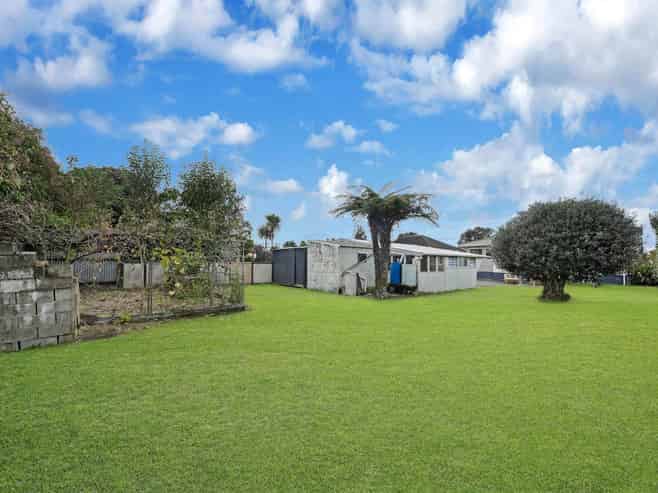 6 Peachgrove Road, Te Atatu Peninsula