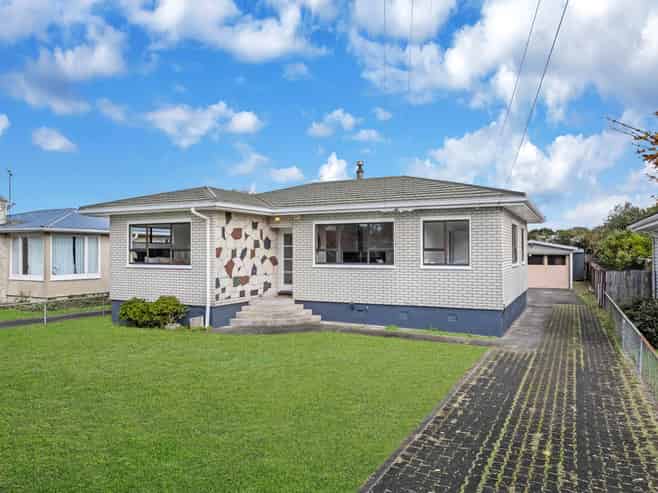 6 Peachgrove Road, Te Atatu Peninsula