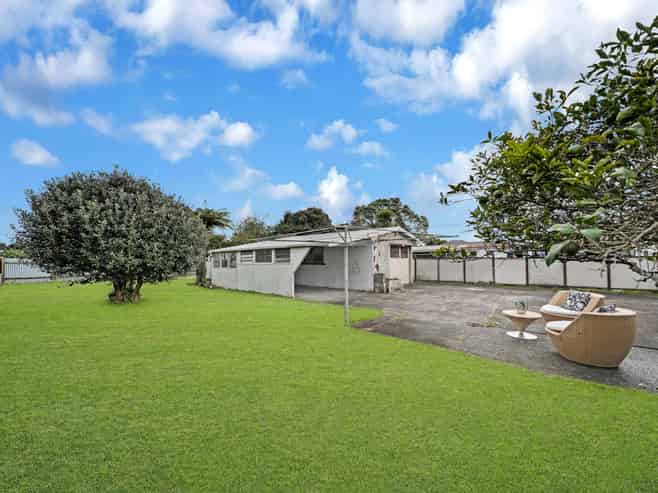 6 Peachgrove Road, Te Atatu Peninsula