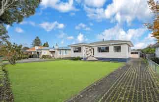 6 Peachgrove Road, Te Atatu Peninsula