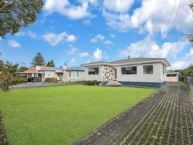 6 Peachgrove Road, Te Atatu Peninsula