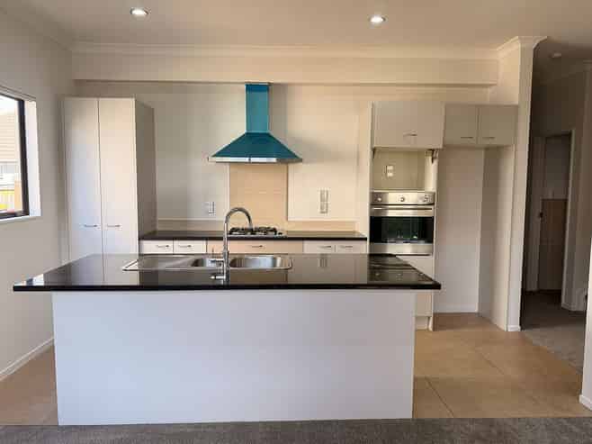 19 Triumph Road, Flat Bush