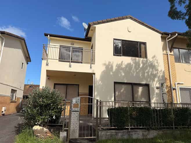 19 Triumph Road, Flat Bush