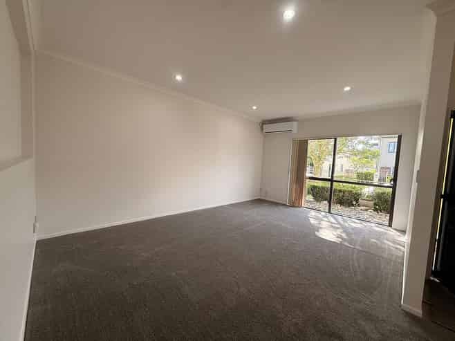 19 Triumph Road, Flat Bush