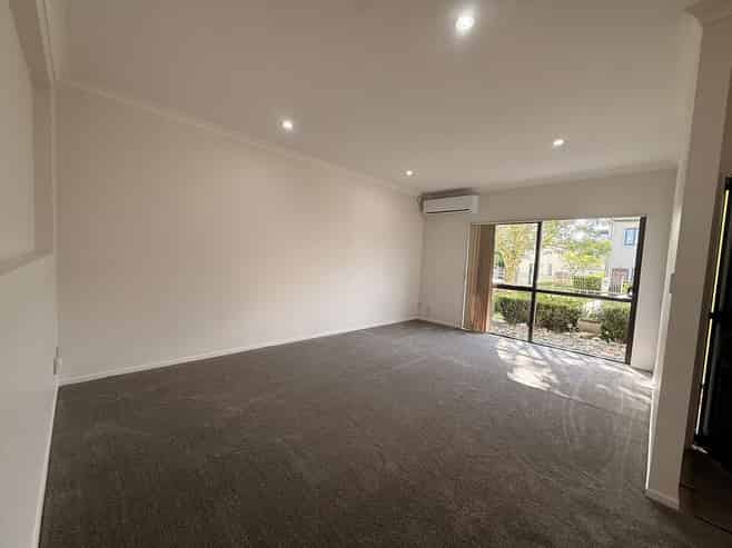 19 Triumph Road, Flat Bush