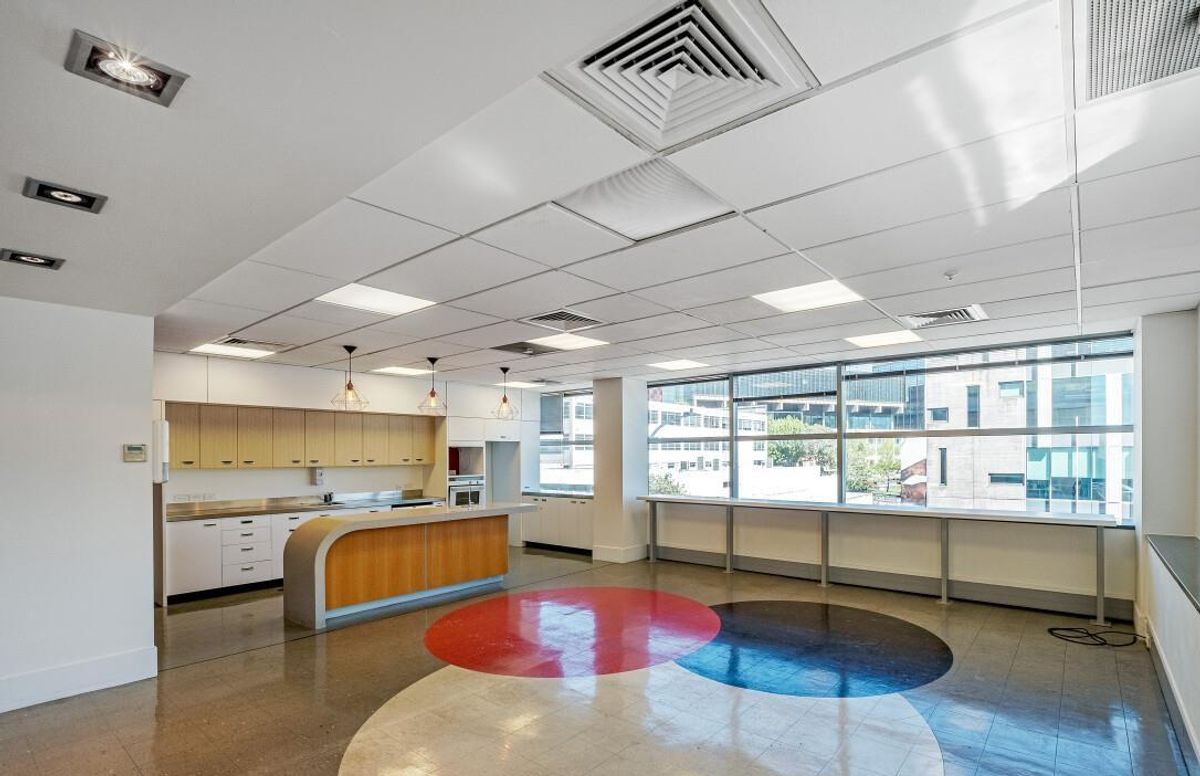 A-Grade Location, Smart Office – další