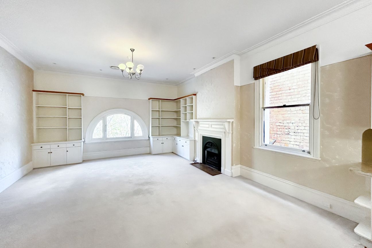 CITY CENTRE - 2 BEDROOMS - Mehr