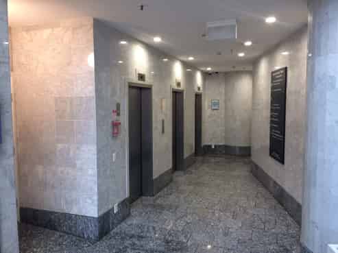 Contiguous floors 