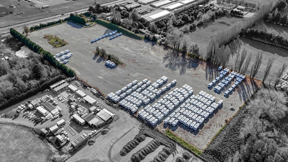 Airport precinct yard – další