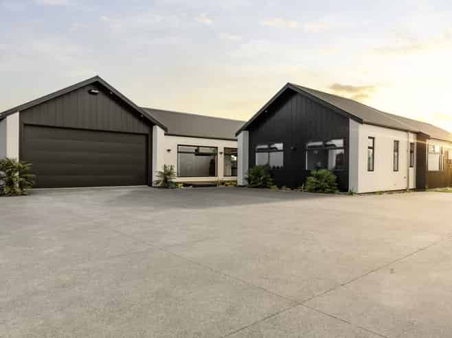 28 Honeyfield Drive, Whalers Gate