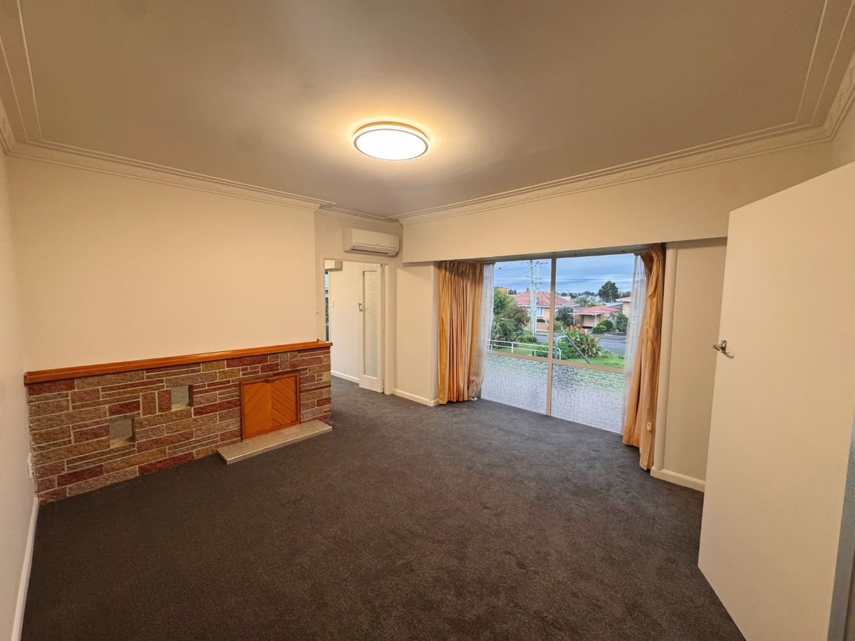Freshly Renovated 3-Bedroom Home in Prime Hillcrest Location - Ansicht 3