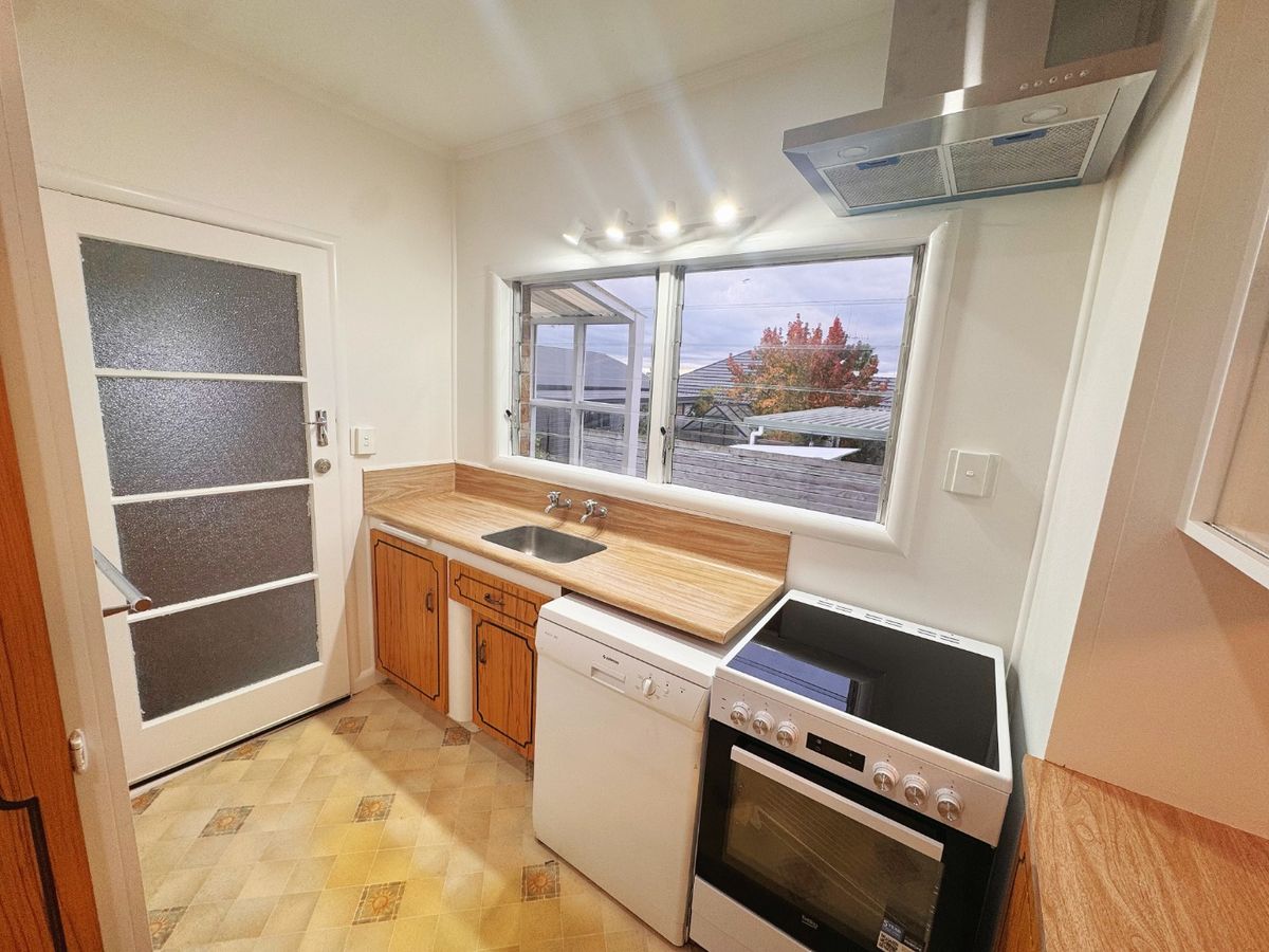 Freshly Renovated 3-Bedroom Home in Prime Hillcrest Location - Mehr