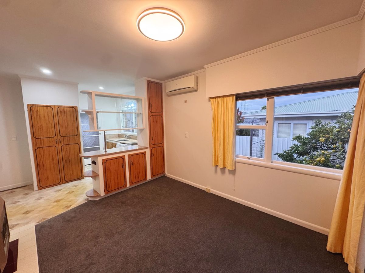 Freshly Renovated 3-Bedroom Home in Prime Hillcrest Location - Ansicht 4