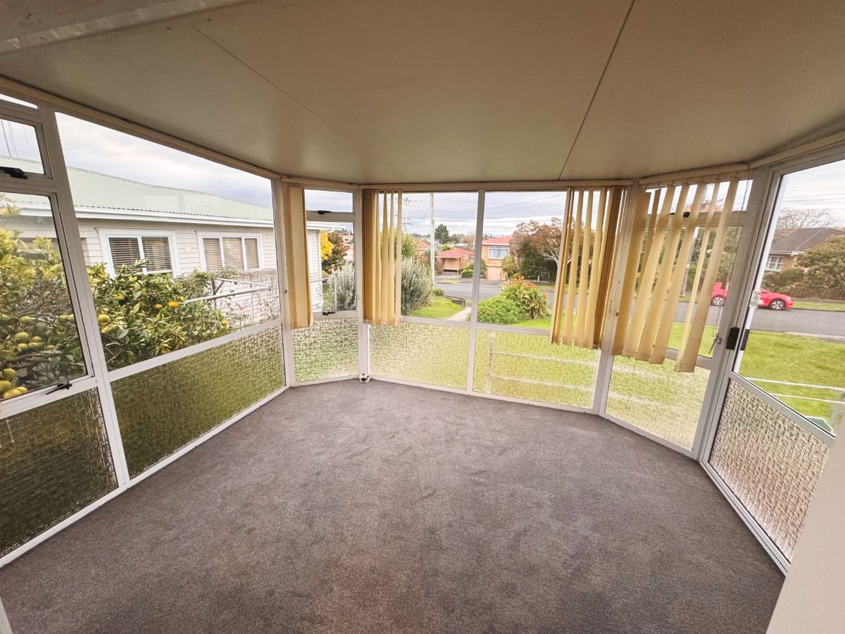 Freshly Renovated 3-Bedroom Home in Prime Hillcrest Location - Ansicht 5