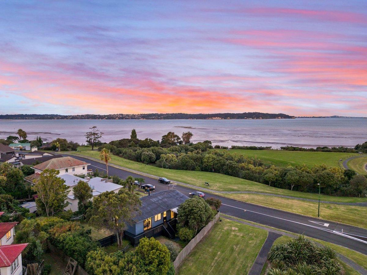 Spacious Family Home with Breathtaking Harbour... - Mehr