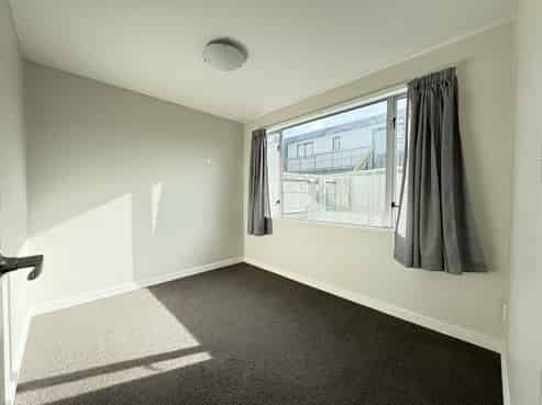 22F Packe Street, Edgeware