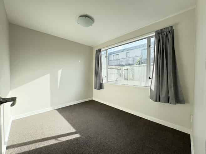 22F Packe Street, Edgeware