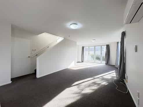 22F Packe Street, Edgeware